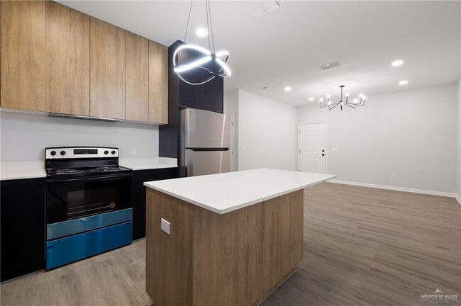 Building Photo - 18 Larkspur Ave