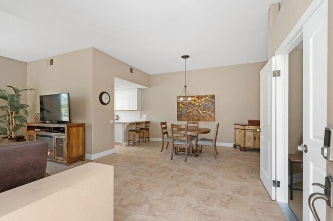 Building Photo - 20 Pebble Beach Dr