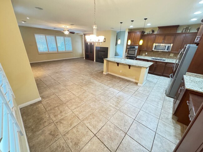 Building Photo - Spacious 4 Bedroom Home with Private Pool!