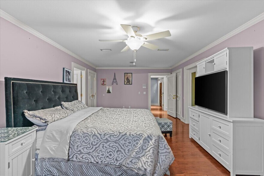 Building Photo - 200 Asphodel Dr