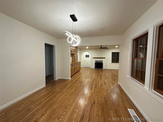 Building Photo - 1235 S Gary Pl