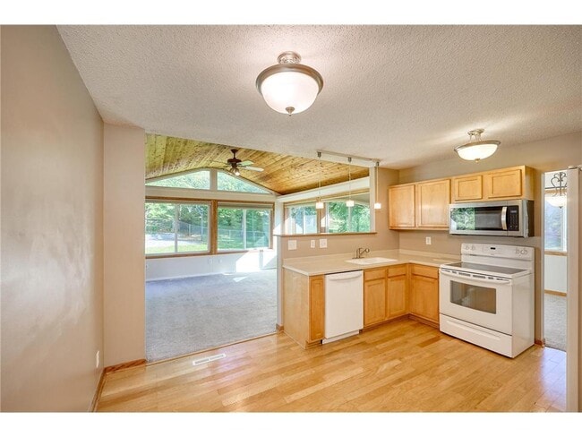 Building Photo - 8106 Dakota Ln