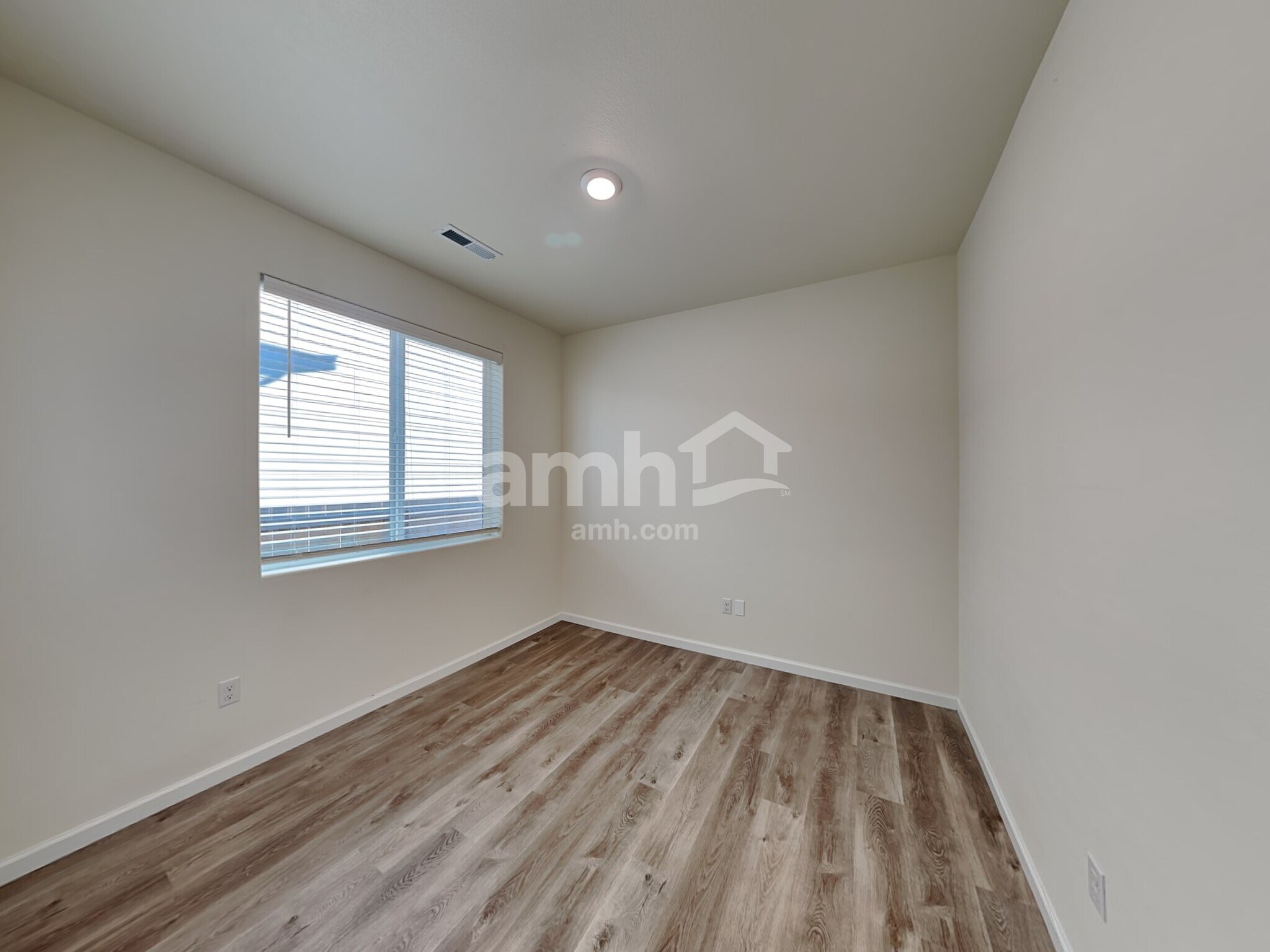 Building Photo - 1311 W 15th Ave