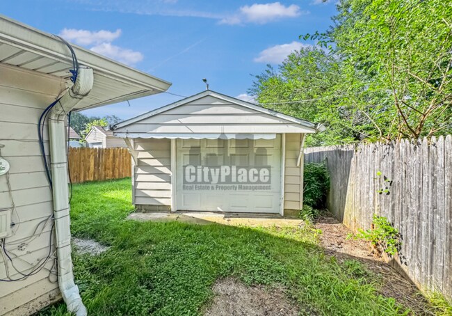 Building Photo - 3060 Midvale Dr