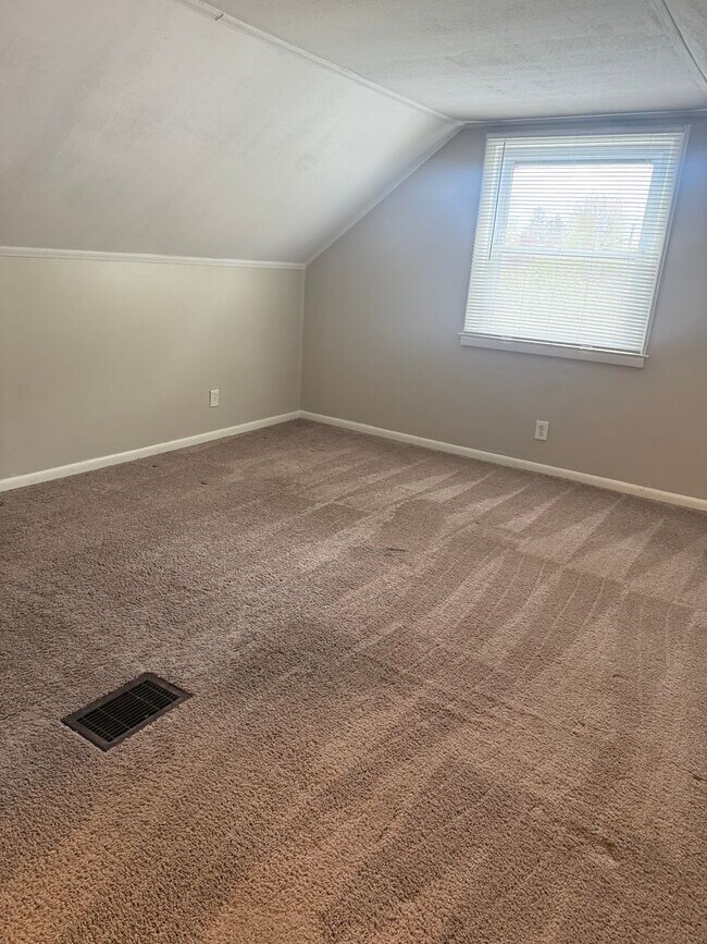 Building Photo - SPECIAL OFFER ! Sign lease by Monday 5/11/26 and  get  1/2 Off First Month rent!