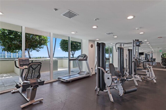 Building Photo - 5025 Collins Ave