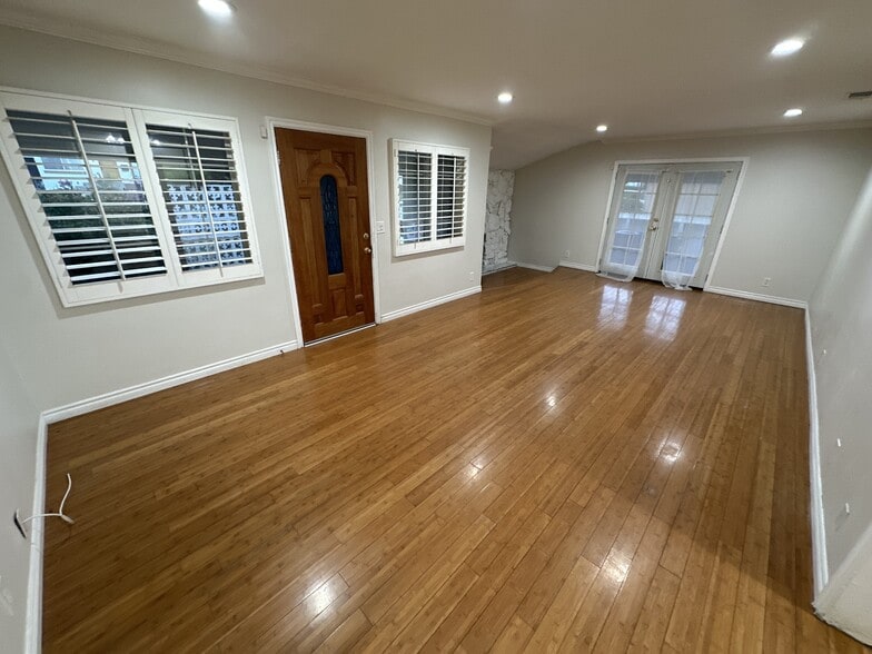 Building Photo - 5138 W 141st St