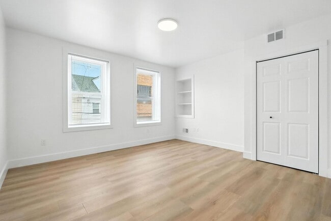 Building Photo - Downtown Sharpsburg New Remodel - 3 Bed, 2...