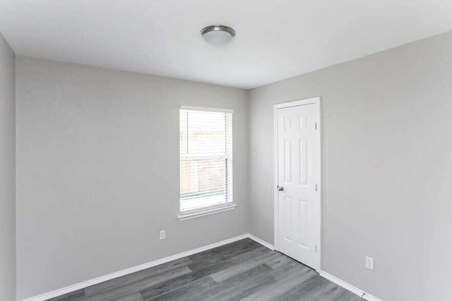 Building Photo - 1329 Planters Rd