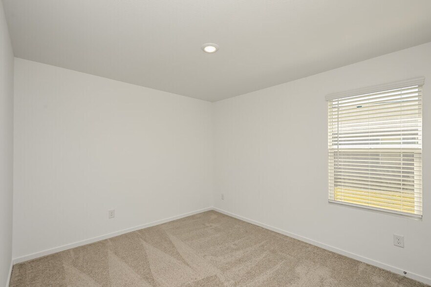 Building Photo - 10516 Desert Hawk Cir