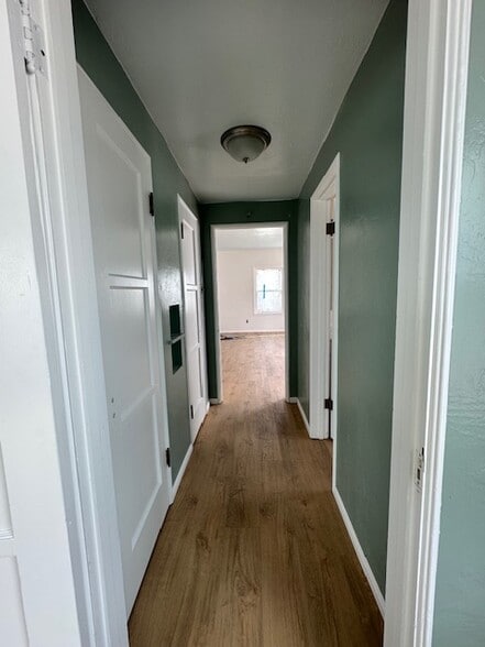 Building Photo - 547 W Olive Ave