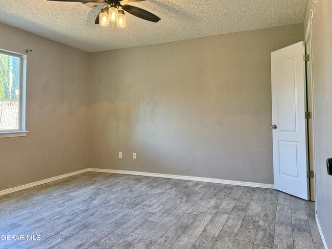 Building Photo - 13773 Paseo Central Ave