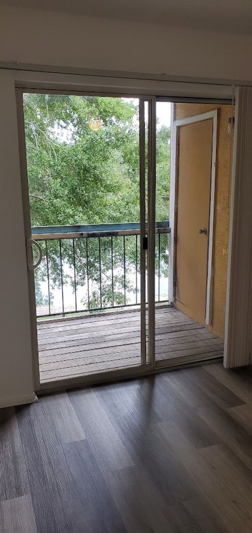 Building Photo - 3 Bedroom 3 Baths Condominium