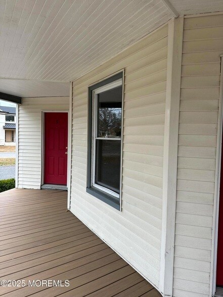 Building Photo - 348 Cedar Ave