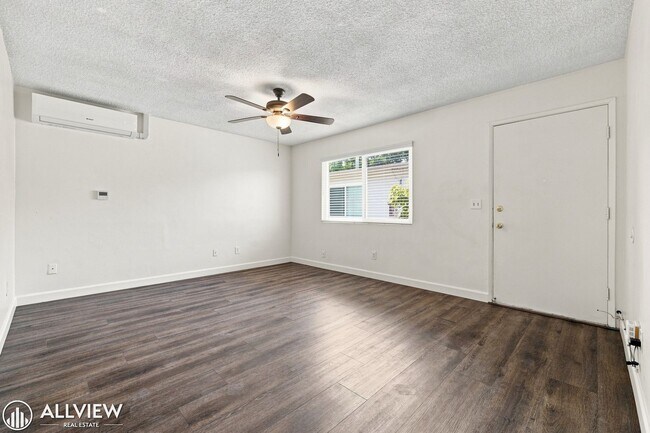 Building Photo - 1245 Lyons Ln