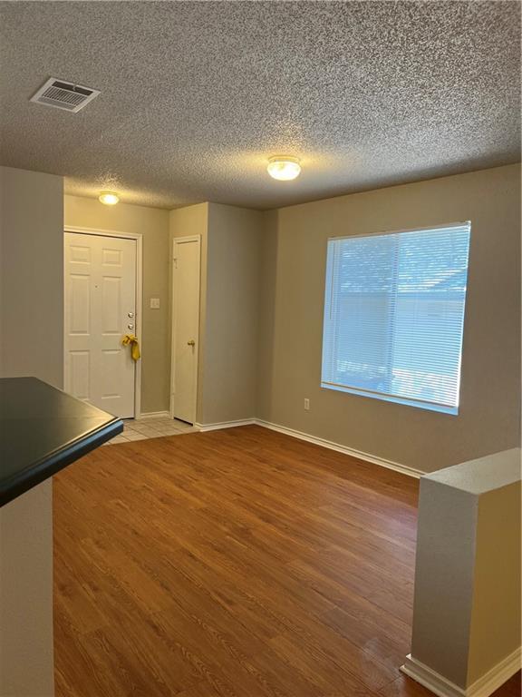 Building Photo - 901 Calico Dr