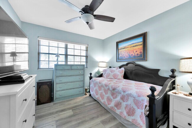 Building Photo - 111 Bayshore Ct NE