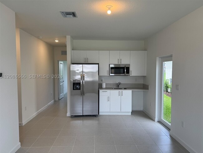 Building Photo - 2404 SE 29th Dr