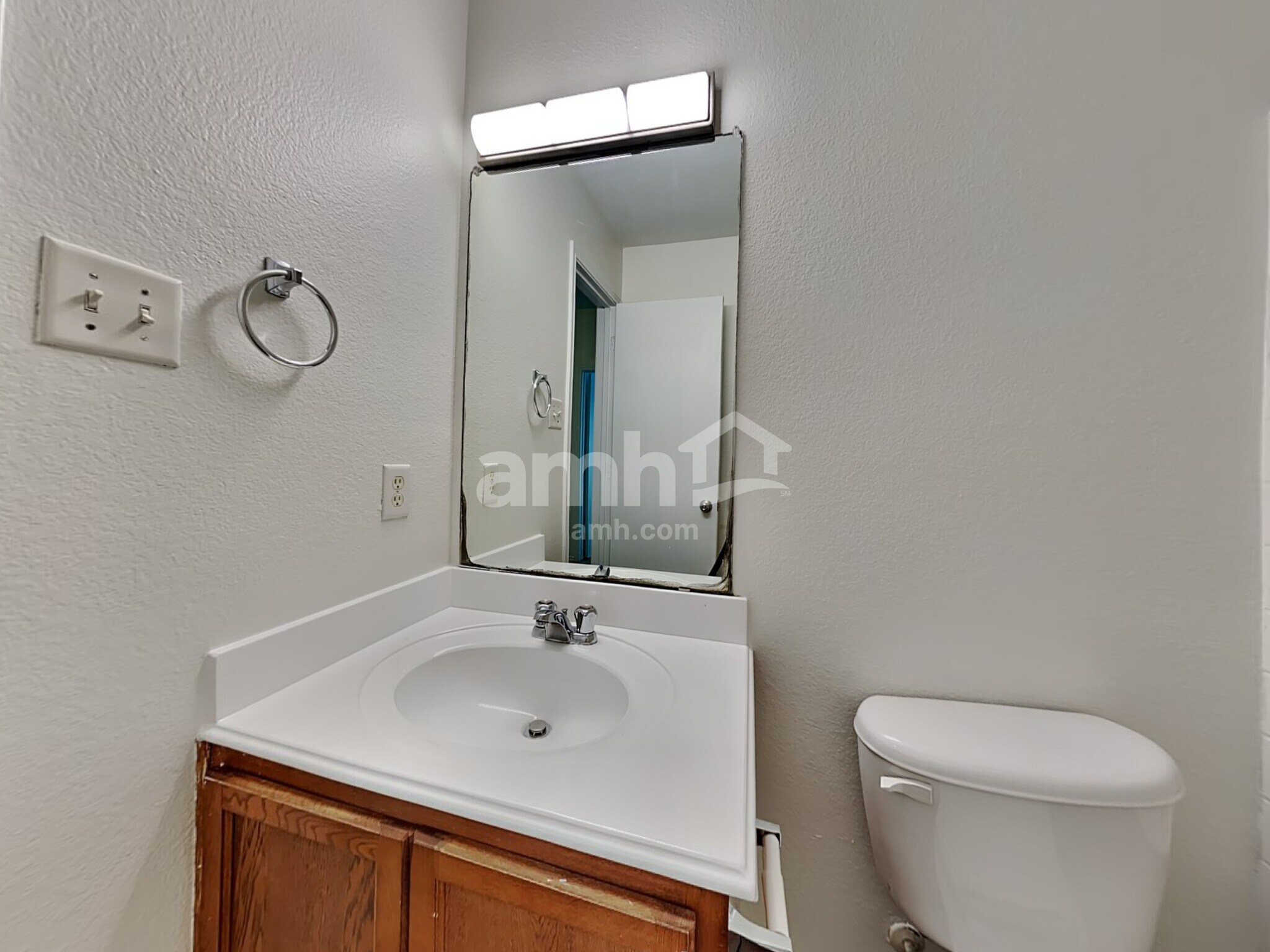 Building Photo - 1966 Courtside Dr