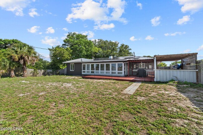 Building Photo - 136 Colina Cir