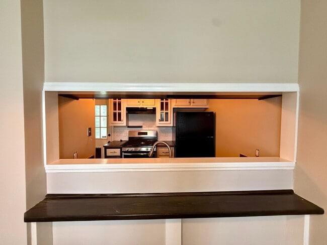 Building Photo - Quaint East Nashville Townhome