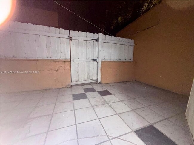 Building Photo - 4045 NW 19th St