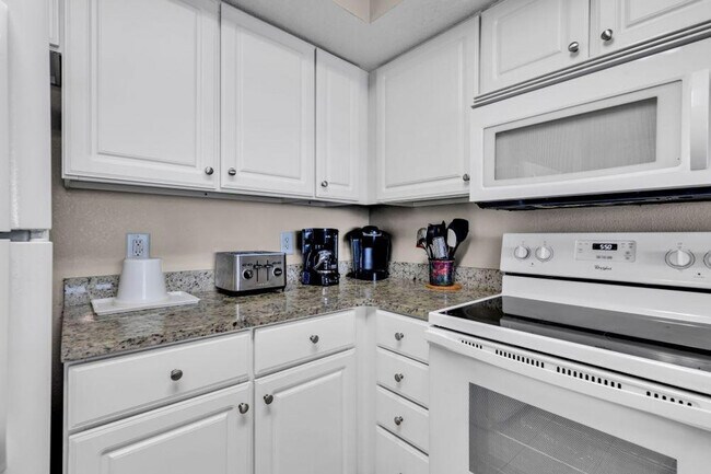 Building Photo - 2560 N Ocean Blvd