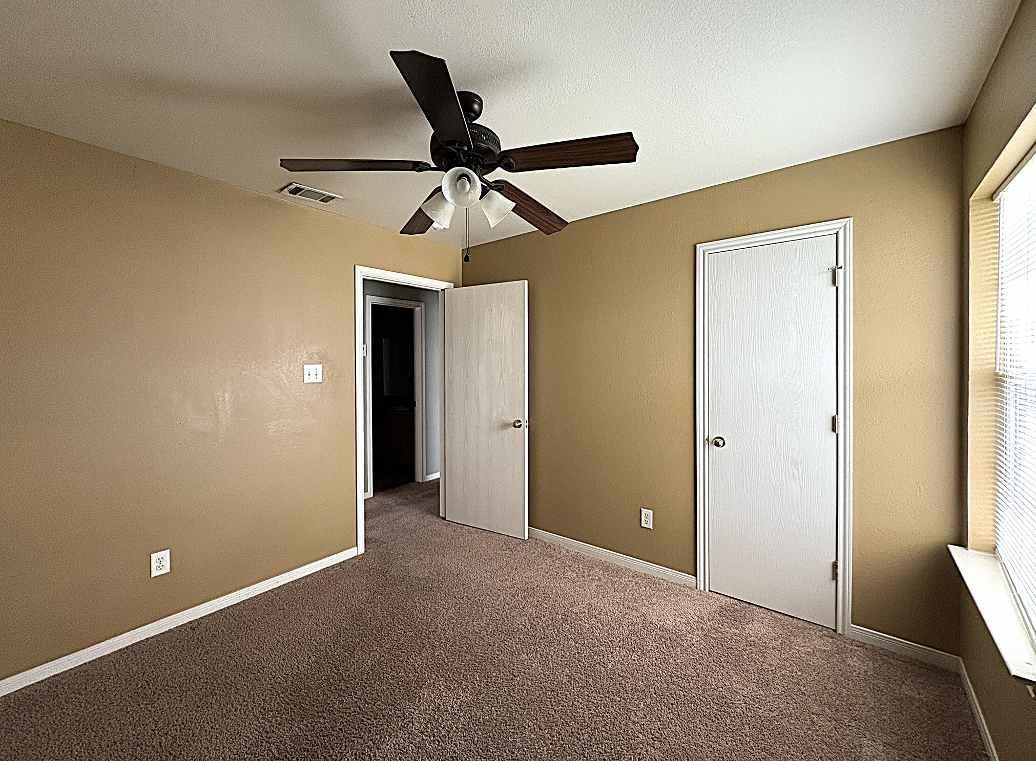Building Photo - 507 Manhattan Dr