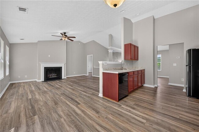 Building Photo - 437 Waterbury Way