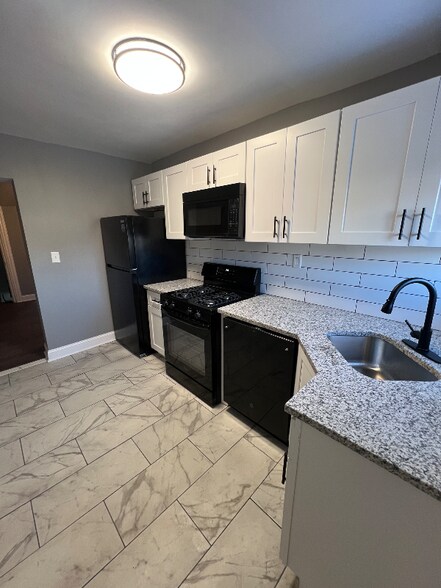 Building Photo - 6049 N Norwood St