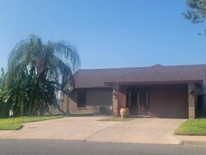 Building Photo - 702 Zebra Dr