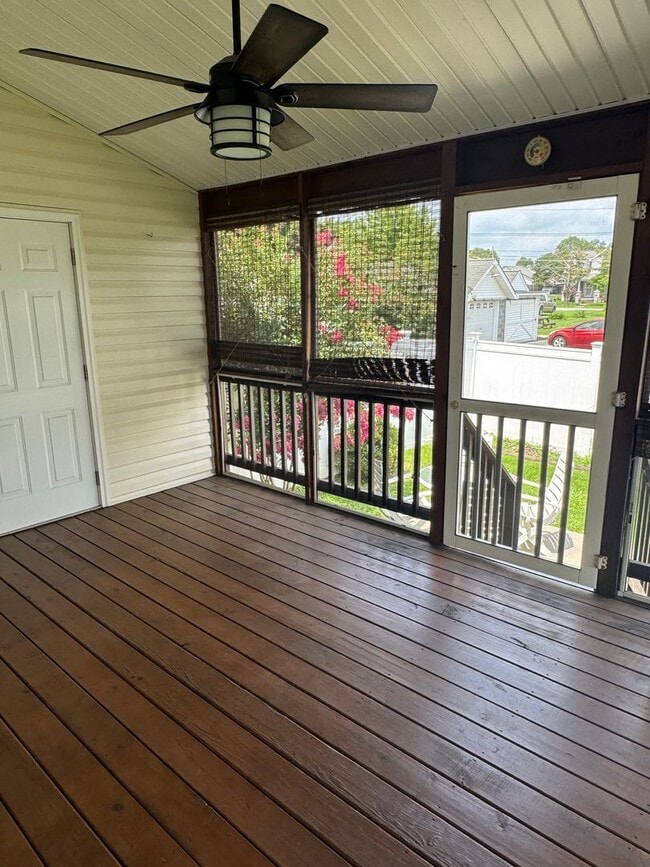 Building Photo - Charming Updated Townhouse in Bristol, VA