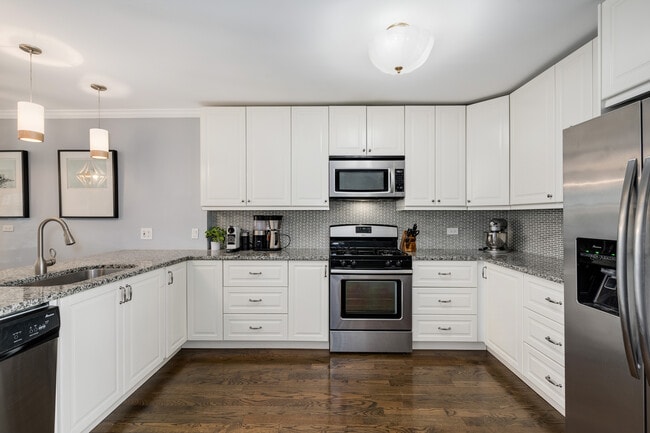 Building Photo - 2389 N Wayne Ave