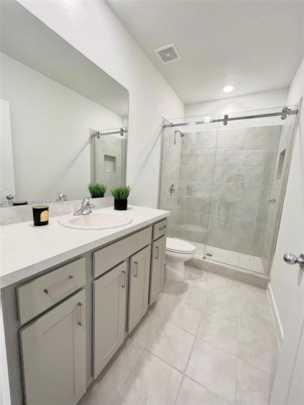 Building Photo - 429 NE 12th St