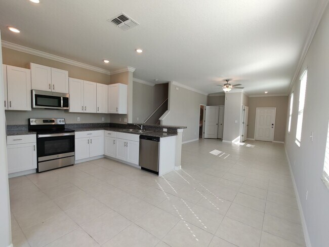 Building Photo - 23251 Willow Glen Way