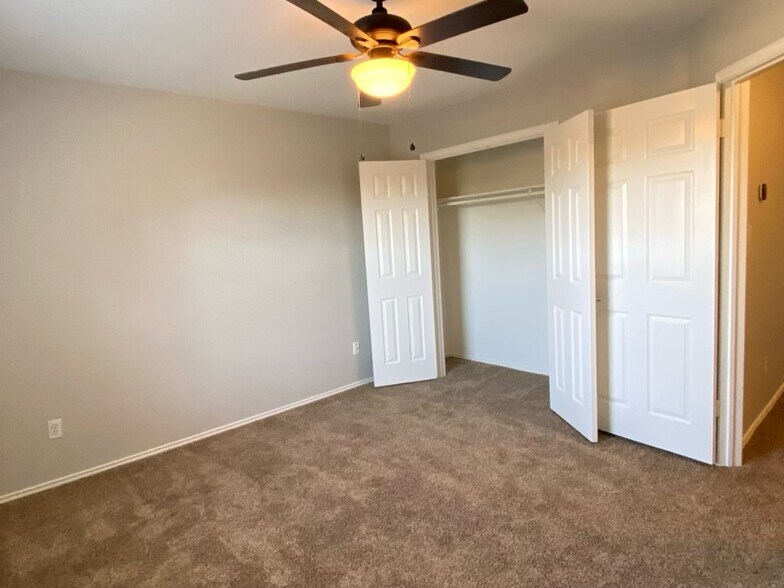 Building Photo - 2326 Clover Ridge Dr