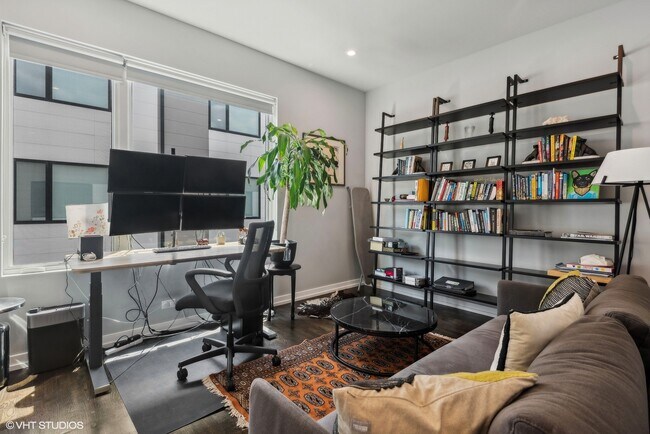 Building Photo - 455 W Hobbie St