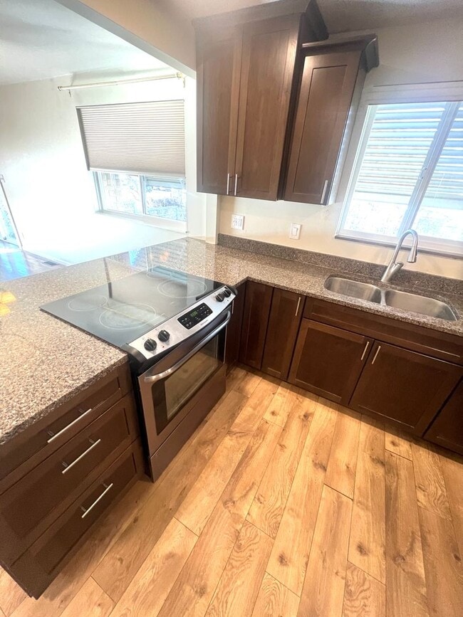 Building Photo - 701 S 19th Ave