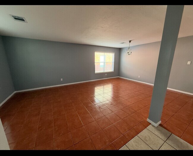 Building Photo - 16939 Watering Oaks Ln