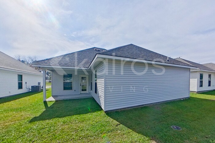 Building Photo - 105 Salvat Dr