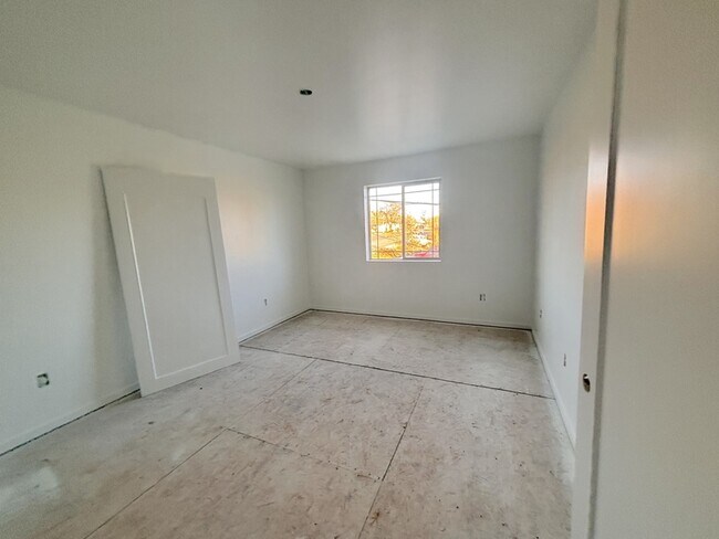 Building Photo - 361 W 400 S