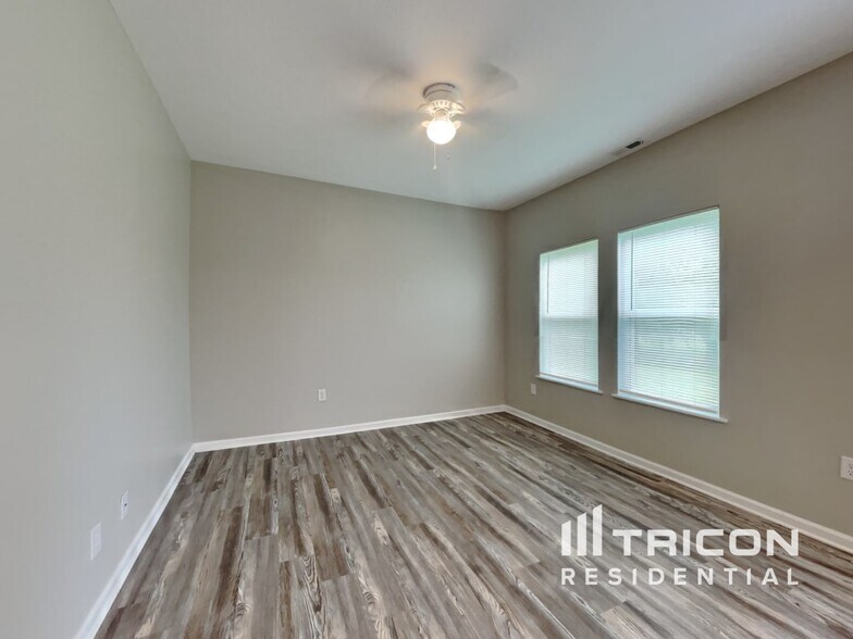Building Photo - 1094 Tomahawk Pl