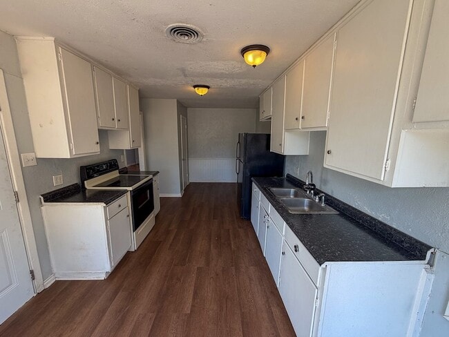 Building Photo - 32 Twining Dr