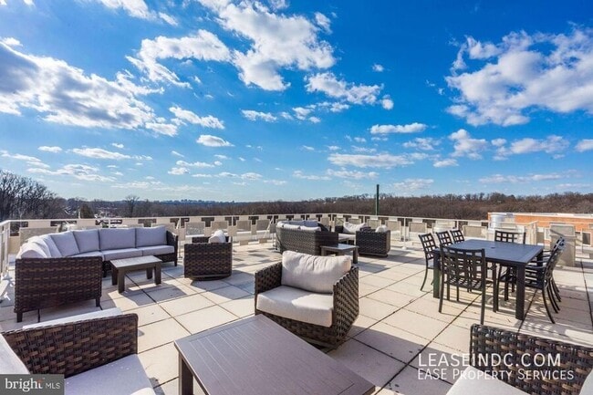 Building Photo - 4000 Tunlaw Rd NW