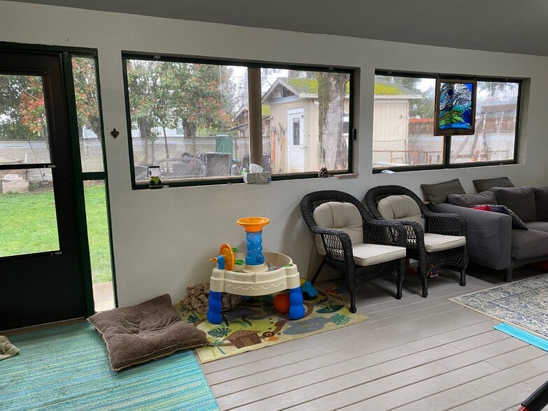 Screened in Back Porch - 11005 NE Hancock St