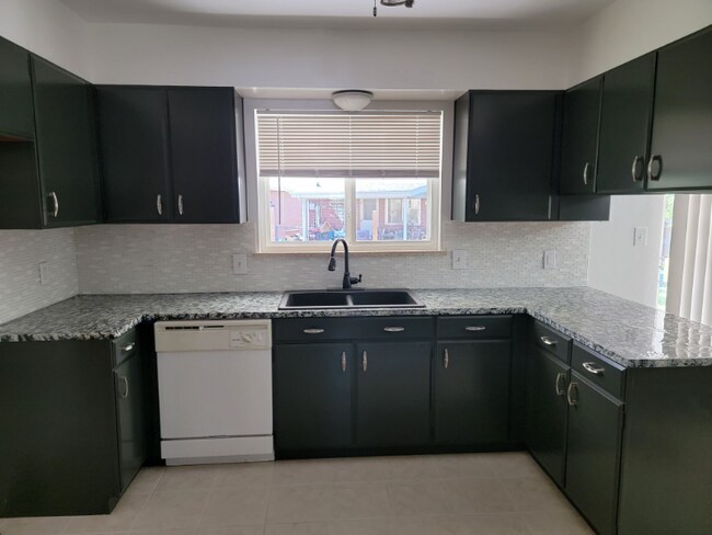 Building Photo - 1217 24th Ave Ct