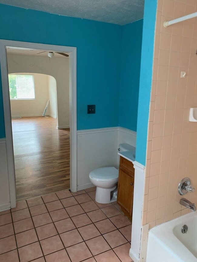 Building Photo - 3 or 4 bedroom (3 bedrooms+ bonus room) House in Rum Village