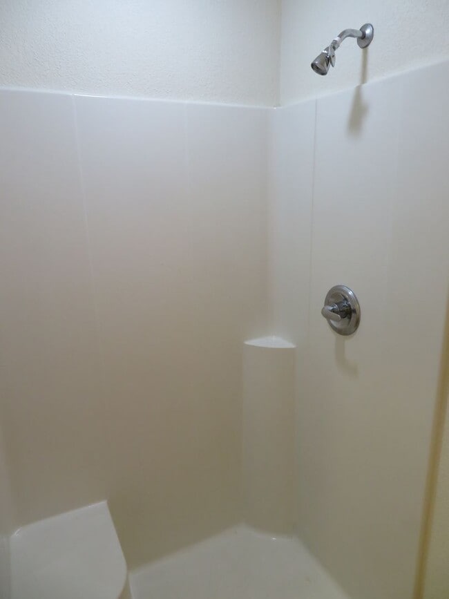 Building Photo - Raco 111/115 Nordic