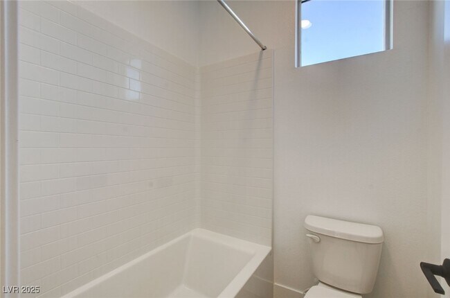 Building Photo - 1305 Azure Jay Ave