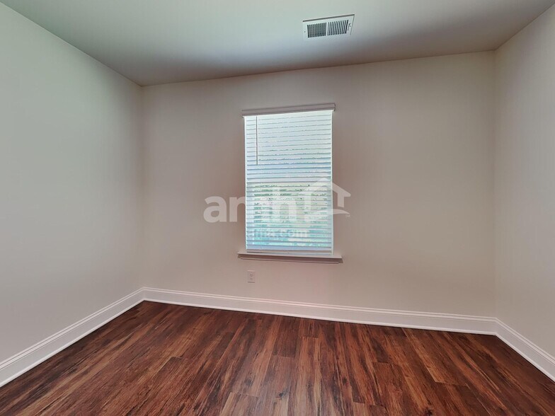 Building Photo - 636 Rivermist Dr